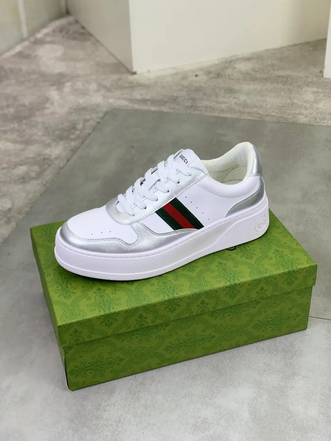 Men's shoes 💰P400💰【New model】 🆘 The latest model from Gucci official website 🎁 Classic casual and fashionable men's shoes 👟 Hot model 💥 Simple and elegant style, exclusive for trendy men. Unique latest brand elements from the official website 👑 Original Gucci decoration, fashionable and generous, made of original soft calfskin fabric ➕ Comfortable soft pigskin lining ✅Wear-resistant rubber outsole specified on the official website_Full elasticity, classic model taken in real life🎬Color: 5️⃣colors available😍Number: 38-44 (45 46 customized)
